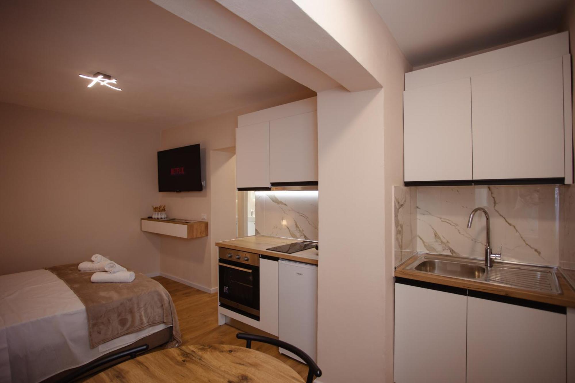 City Center Studio Apartments Shkoder Exterior photo